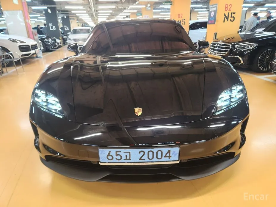 Фото 1 - Porsche Taycan