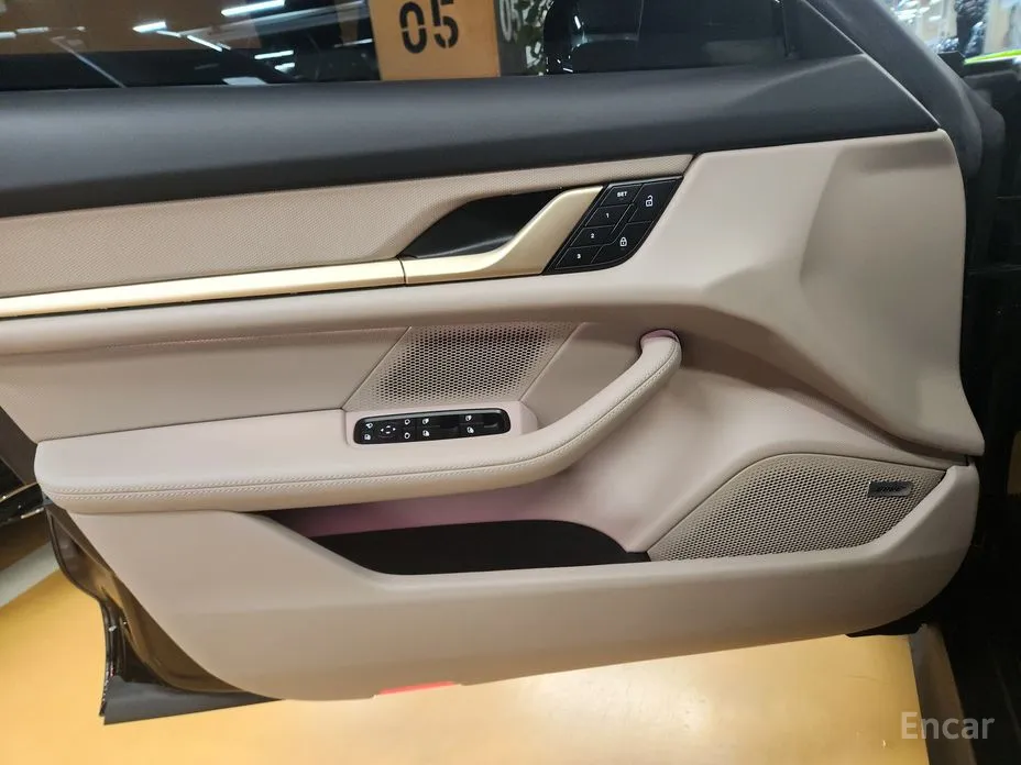 Фото 10 - Porsche Taycan