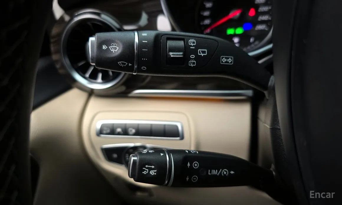 Фото 18 - Mercedes-Benz V-Class