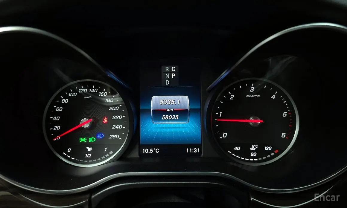 Фото 8 - Mercedes-Benz V-Class