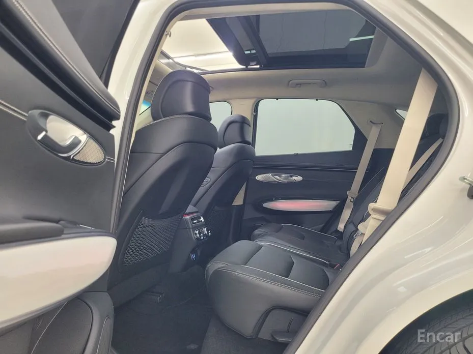 Фото 10 - Genesis GV70