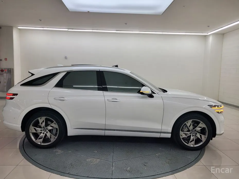 Фото 19 - Genesis GV70