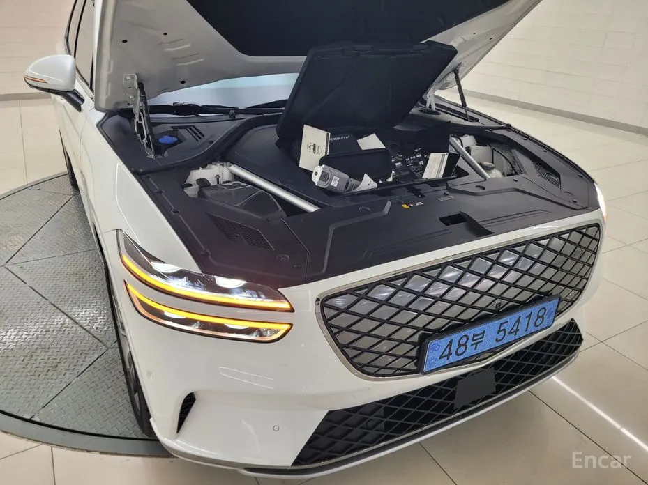 Фото 6 - Genesis GV70