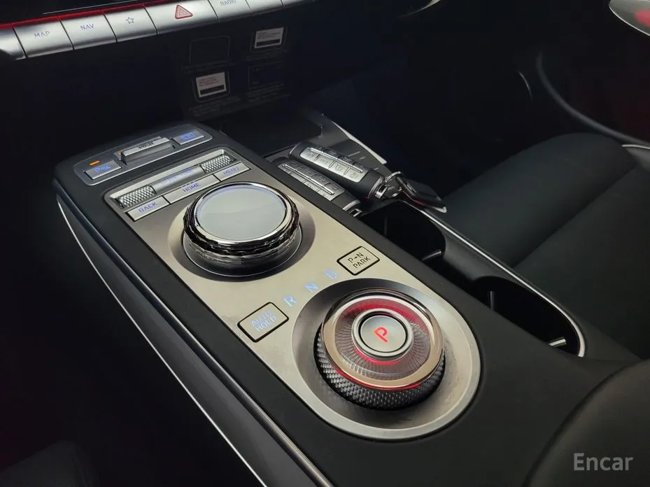 Фото 9 - Genesis GV70