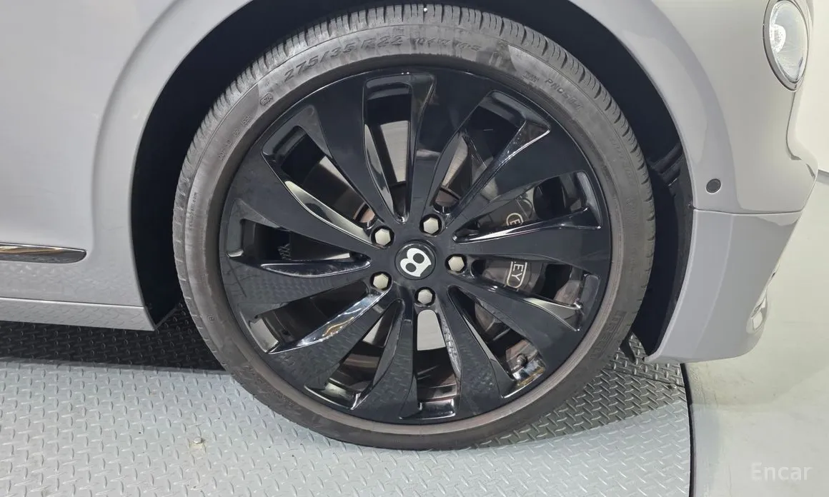 Фото 5 - Bentley Flying Spur