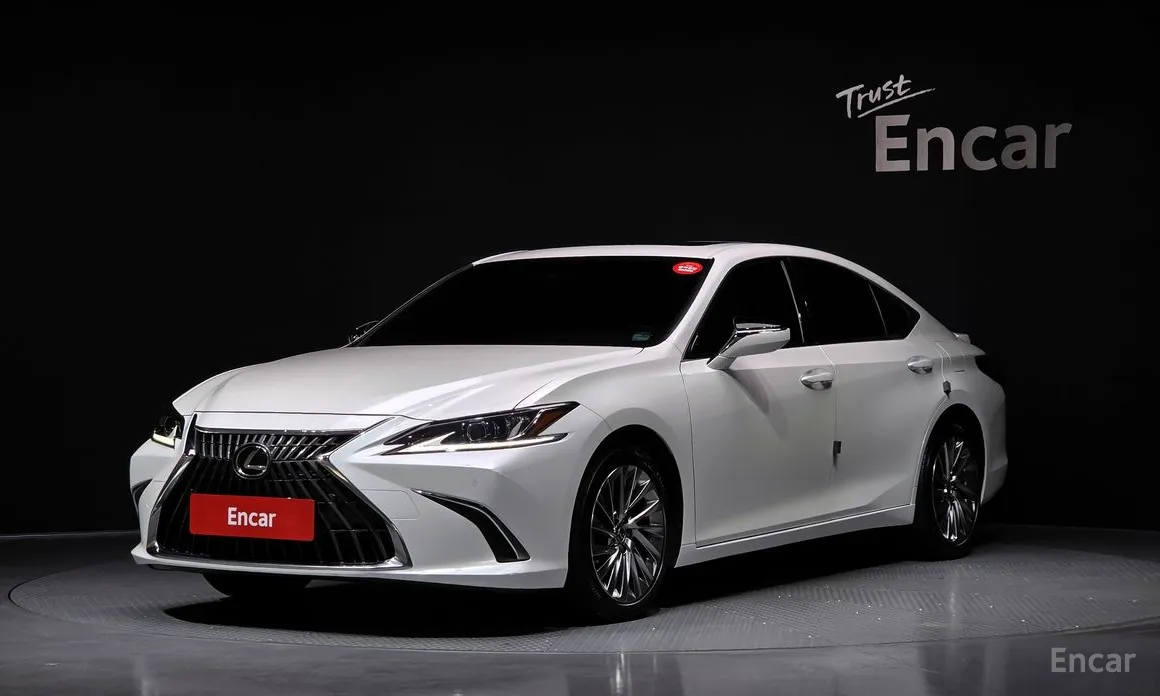 Фото 1 - Lexus ES