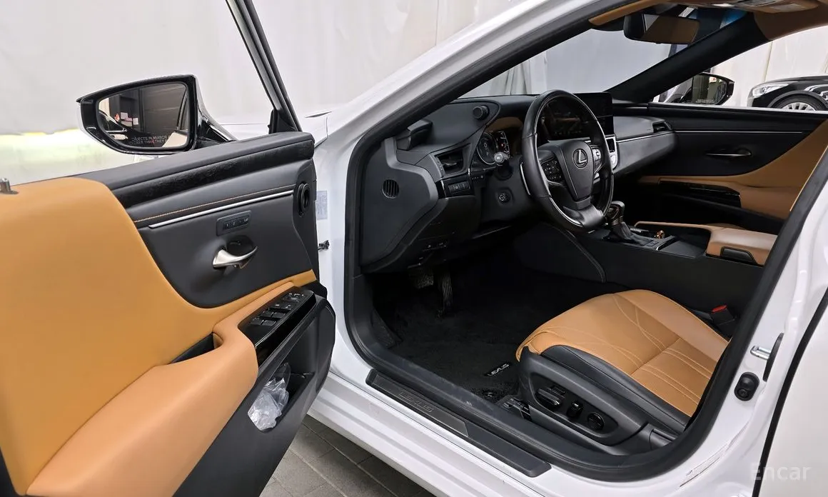 Фото 10 - Lexus ES