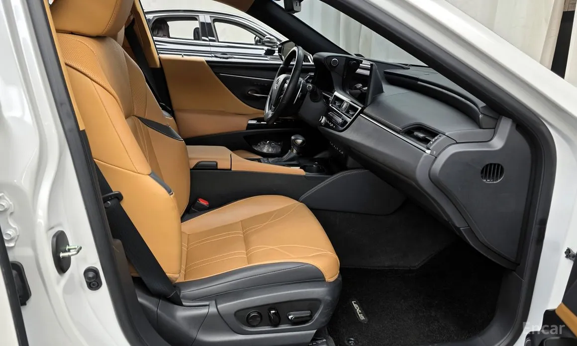 Фото 11 - Lexus ES