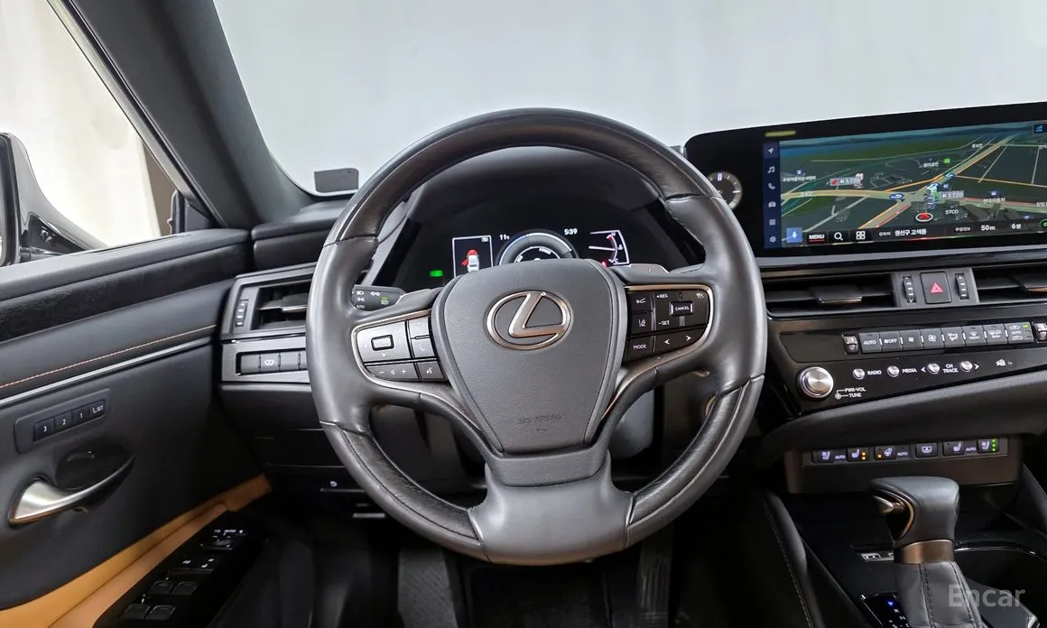 Фото 13 - Lexus ES