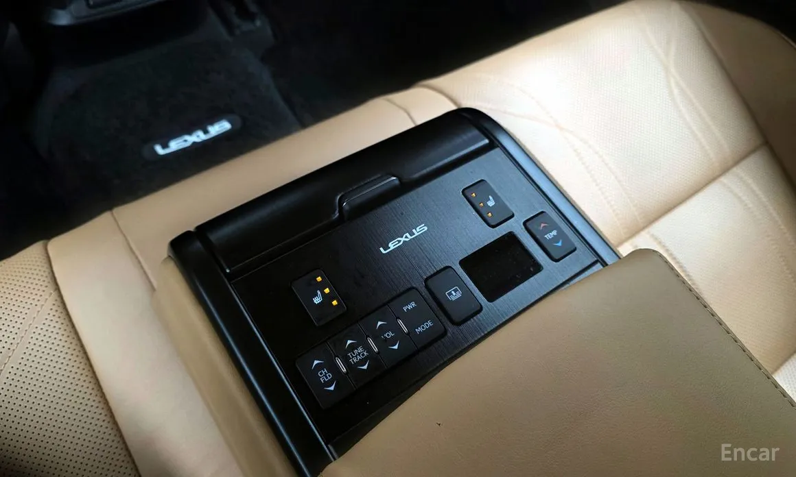 Фото 18 - Lexus ES