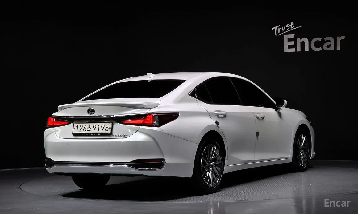 Фото 2 - Lexus ES