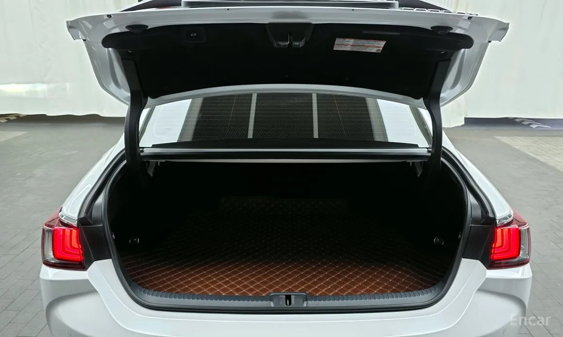 Фото 20 - Lexus ES