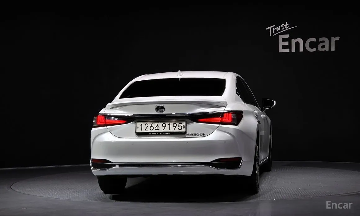 Фото 4 - Lexus ES