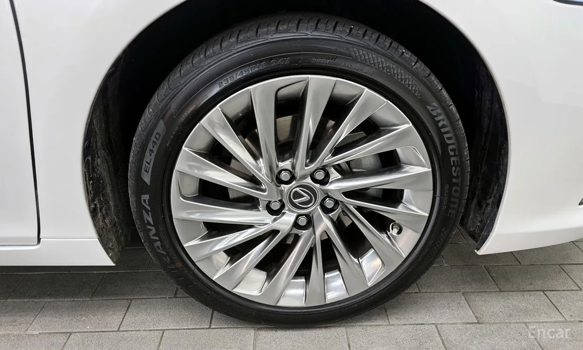 Фото 5 - Lexus ES