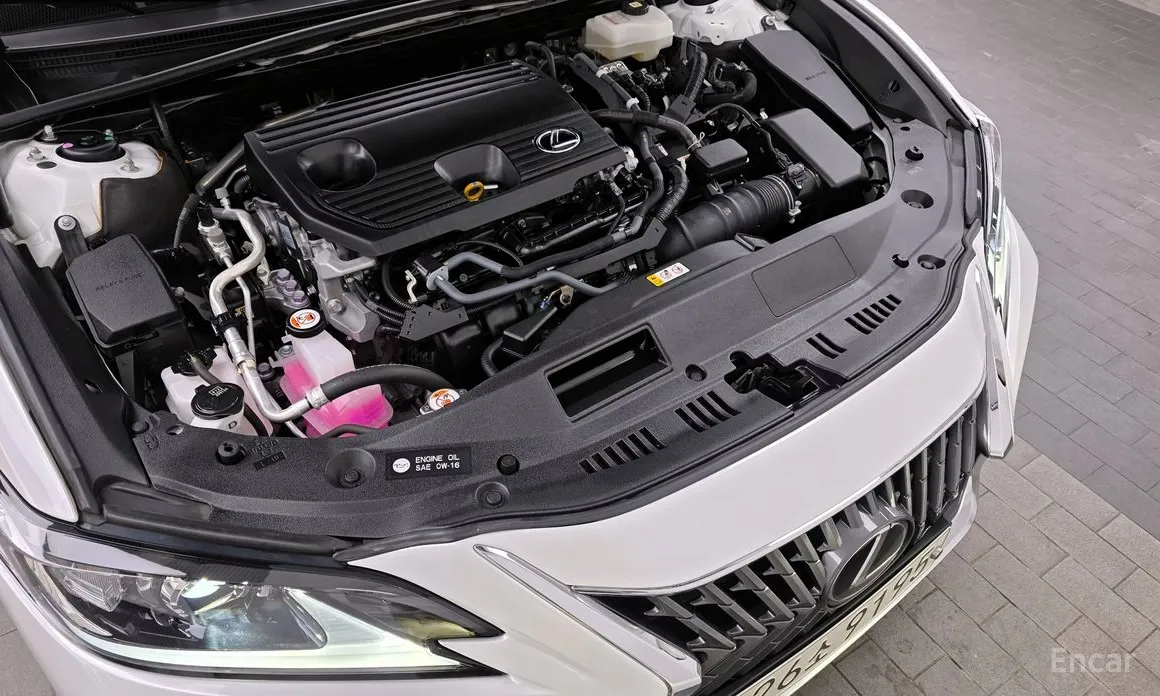 Фото 6 - Lexus ES