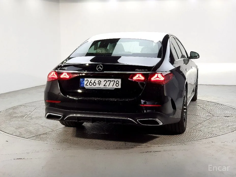 Фото 3 - Mercedes-Benz E-Class