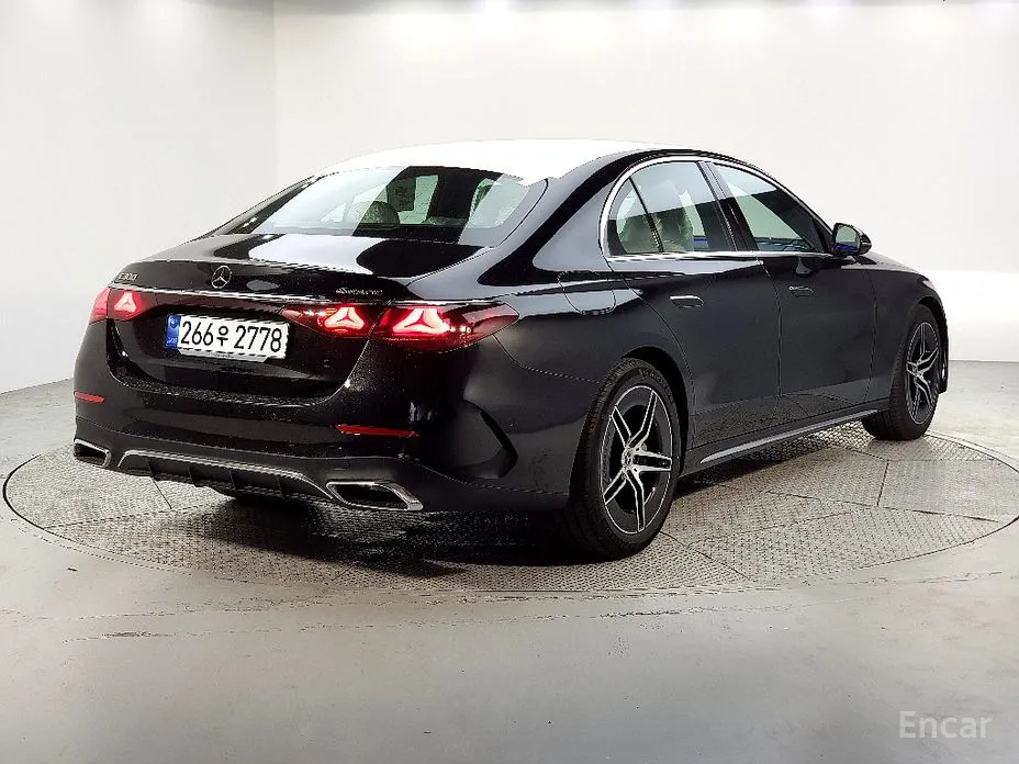 Фото 4 - Mercedes-Benz E-Class