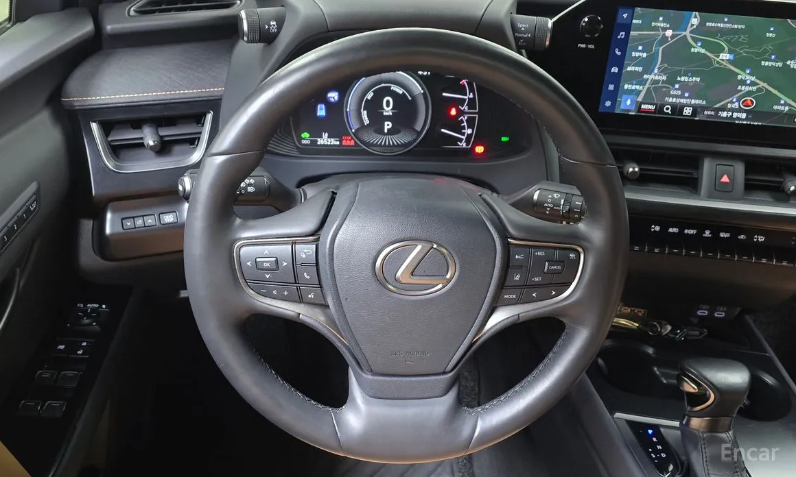 Фото 13 - Lexus UX