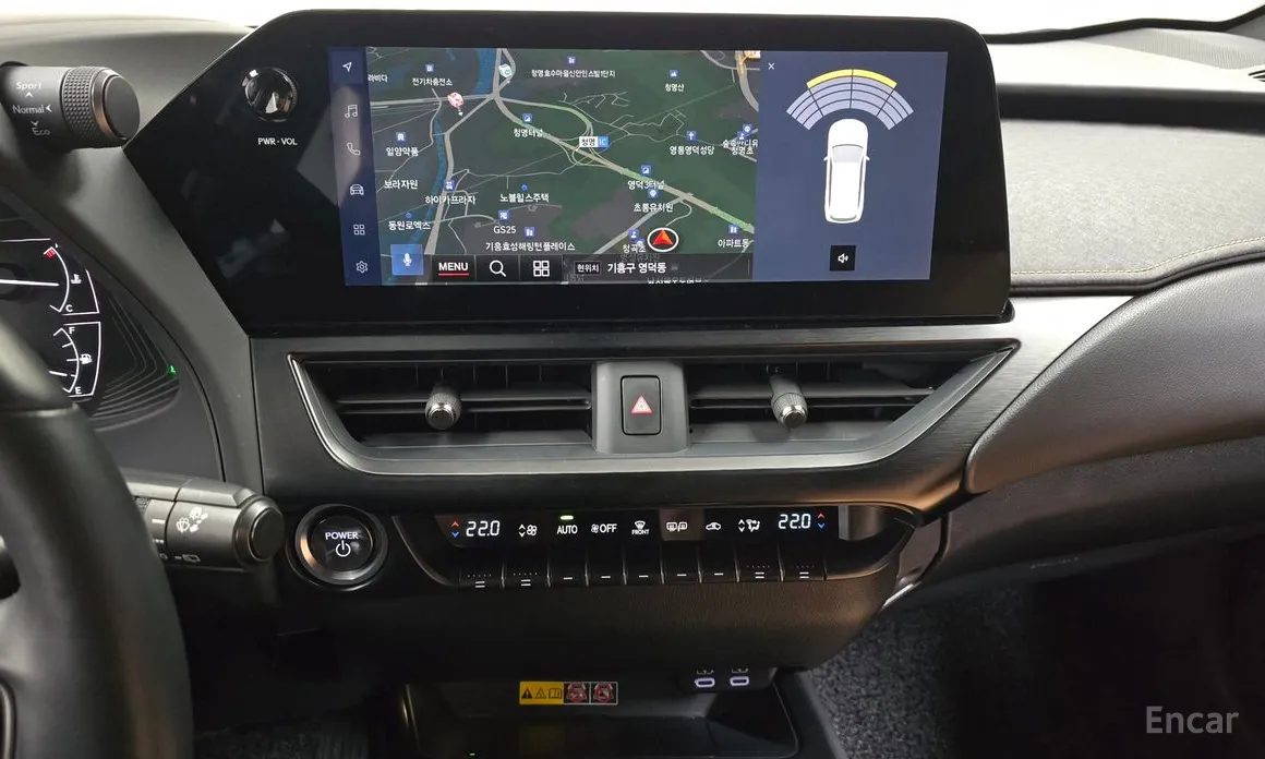 Фото 14 - Lexus UX