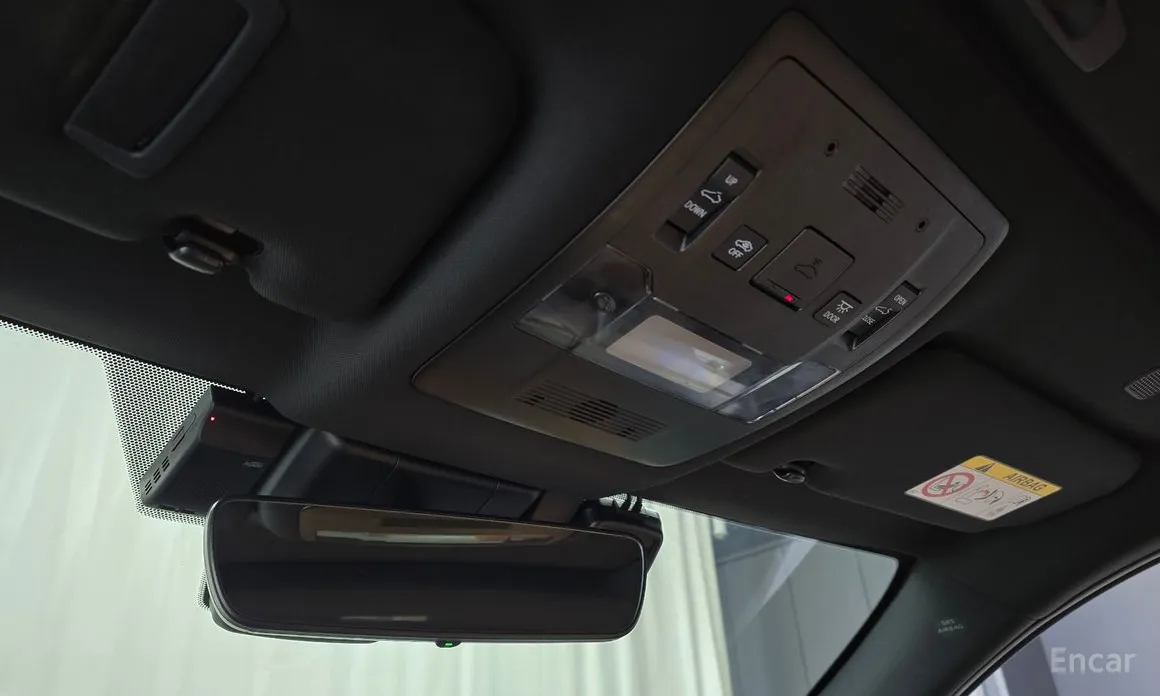 Фото 18 - Lexus UX