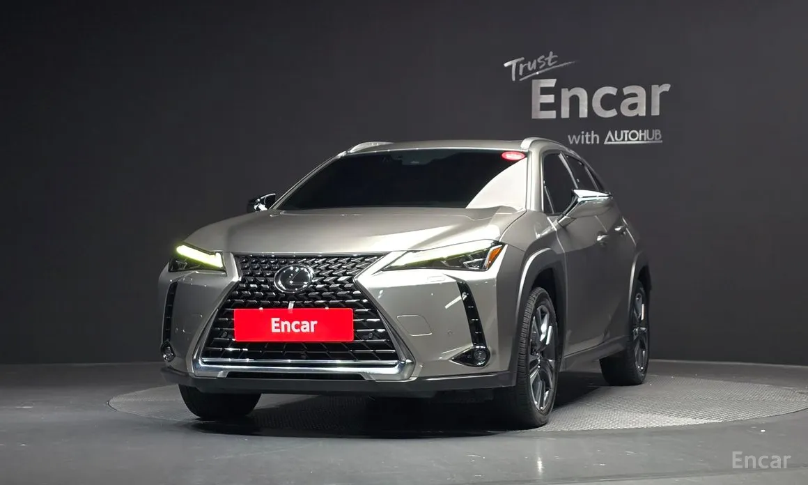 Фото 3 - Lexus UX