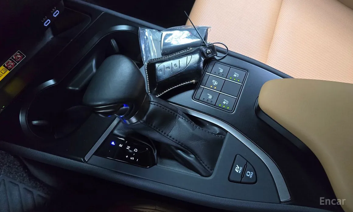 Фото 9 - Lexus UX