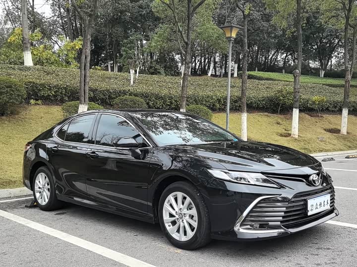 Фото 3 - Toyota Camry