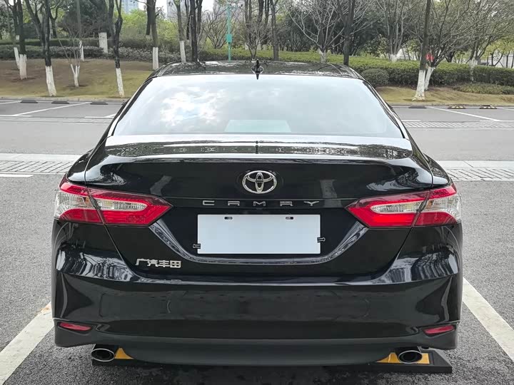 Фото 5 - Toyota Camry