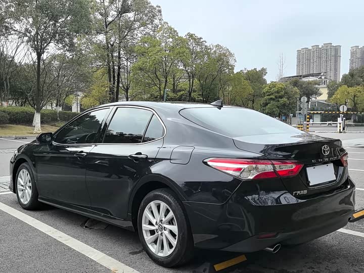 Фото 6 - Toyota Camry