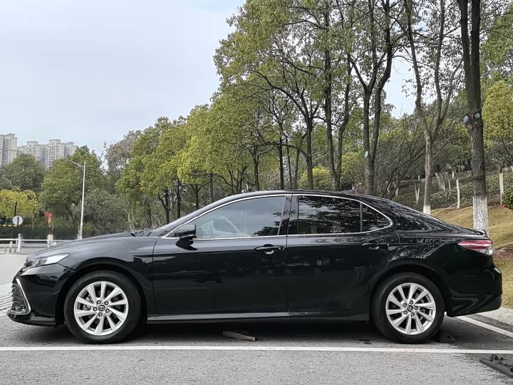 Фото 7 - Toyota Camry