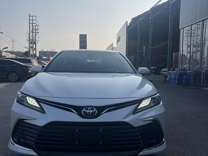 Фото 3 - Toyota Camry