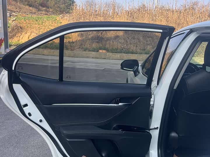 Фото 5 - Toyota Camry