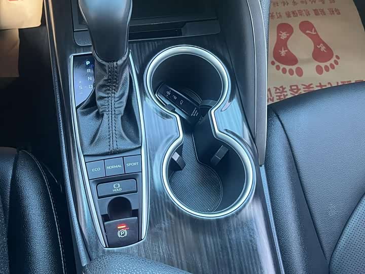 Фото 6 - Toyota Camry