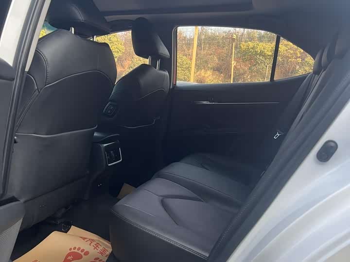 Фото 7 - Toyota Camry