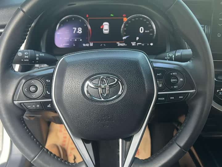 Фото 9 - Toyota Camry