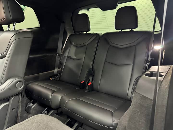 Фото 9 - Cadillac XT6