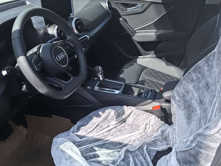 Фото 2 - Audi Q2L