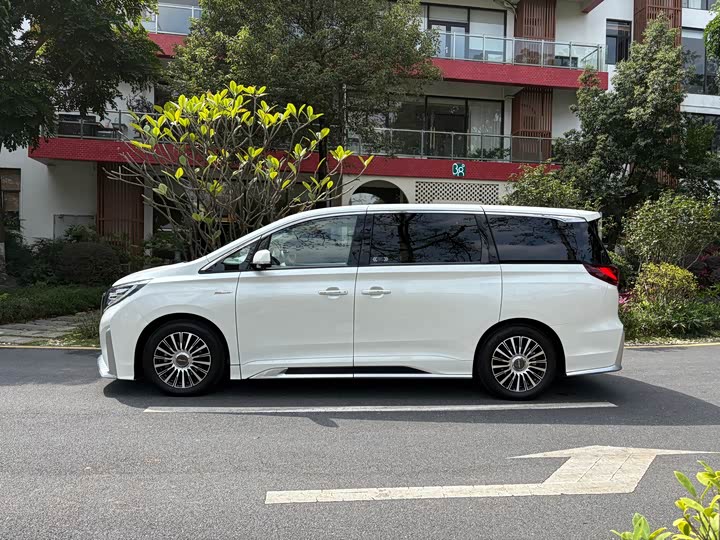 Фото 3 - GAC Trumpchi M8