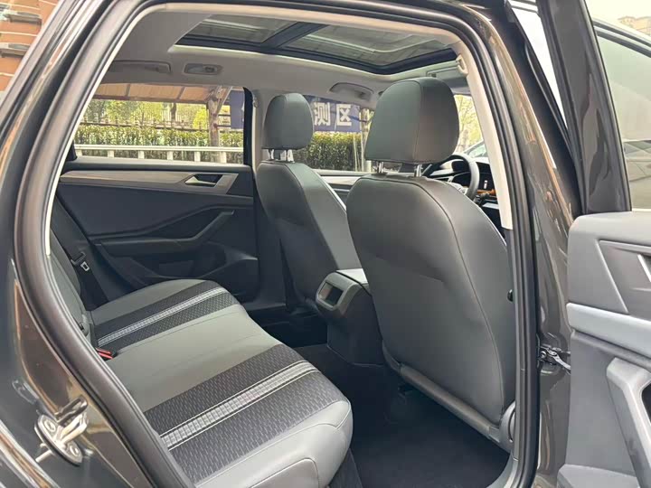 Фото 8 - Volkswagen Sagitar L