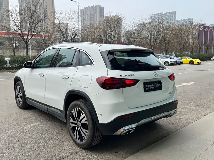 Photo 4 - Mercedes-Benz GLA-Class