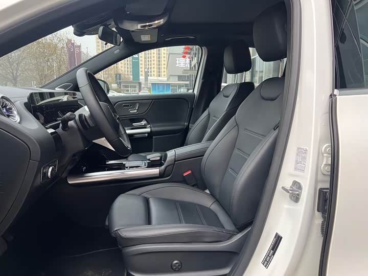 Photo 8 - Mercedes-Benz GLA-Class