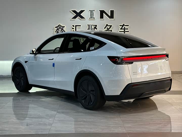 Фото 6 - Tesla Model Y