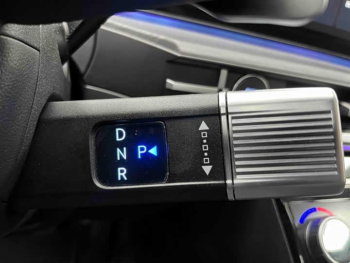 Photo 4 - Hyundai Santa Fe