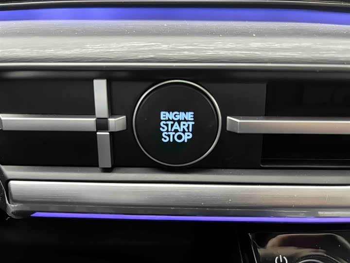 Photo 5 - Hyundai Santa Fe