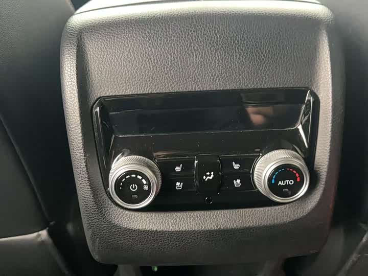 Фото 8 - Ford Equator