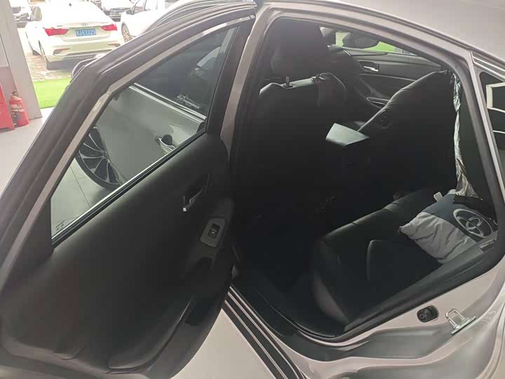 Фото 3 - Toyota Avalon