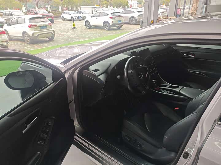 Фото 5 - Toyota Avalon