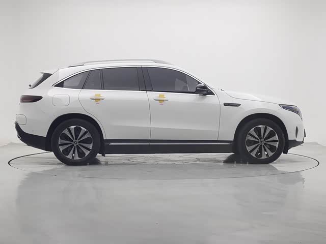 Фото 8 - Mercedes-Benz EQC