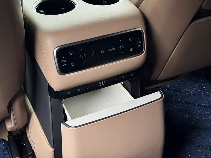 Фото 8 - LiXiang L9