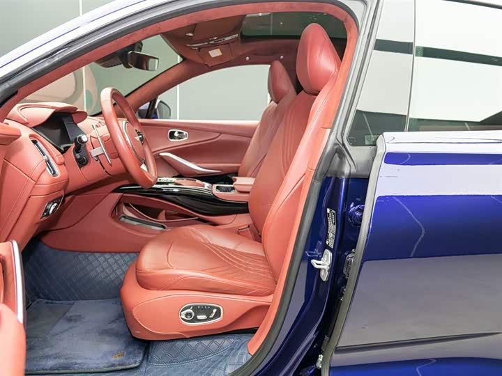 Фото 8 - Aston Martin DBX